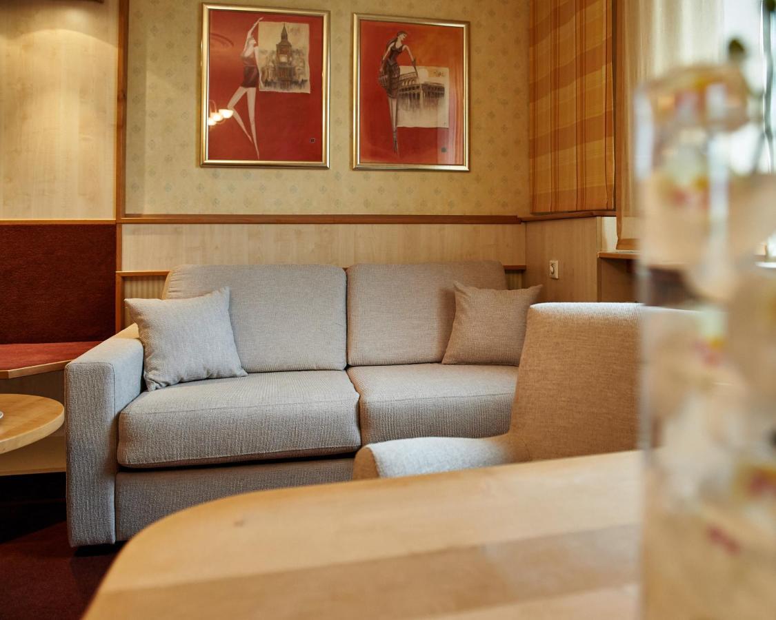 גלזנקירכן Ambient Hotel Zum Schwan מראה חיצוני תמונה